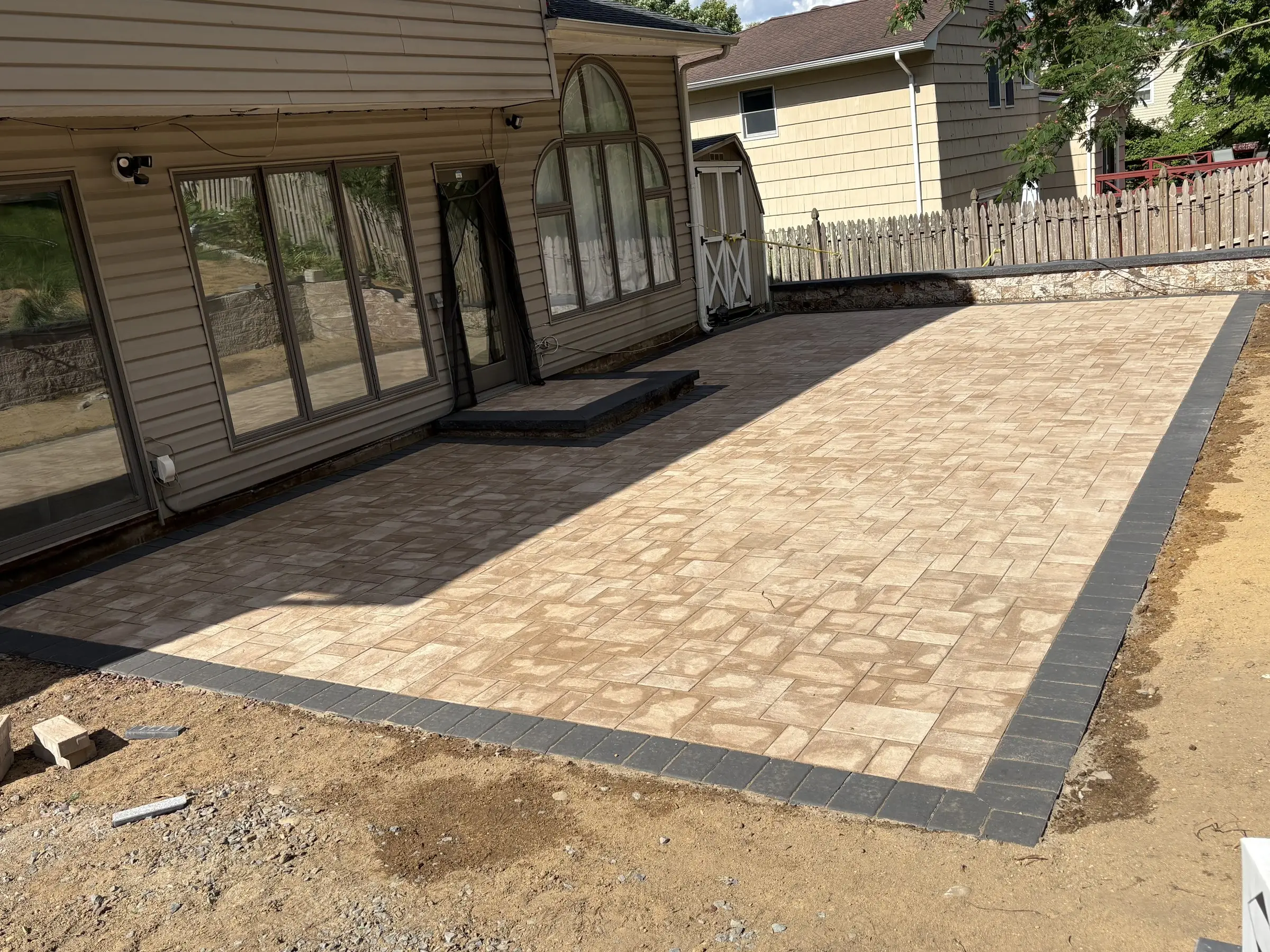 Paver patio with a contrasting dark border